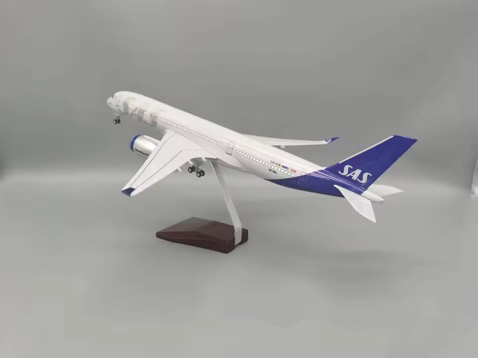 Airbus A350 Die-Cast Model Plane with LED Lights – 43–47cm