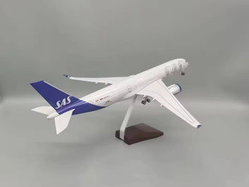 Airbus A350 Die-Cast Model Plane with LED Lights – 43–47cm